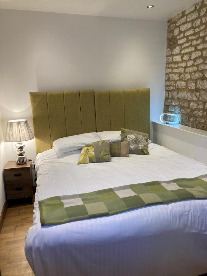 Hotel The Radnor Arms Malmesbury Exterior foto